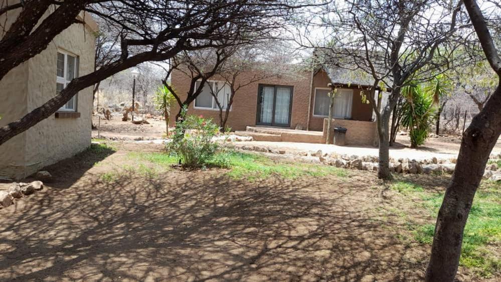 Ombo Rest Camp Hotel Okahandja Bilik gambar